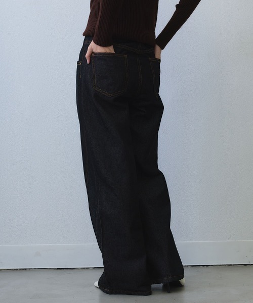 Clum（クルム）の「curved seam wide denim / ウエスト切り替えカーブワイドデニムパンツ（デニムパンツ・レディース・ダークブルー・SMALL/MEDIUM/LARGE）」の7枚目の写真