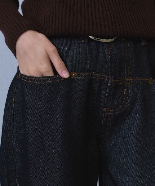 Clum（クルム）の「curved seam wide denim / ウエスト切り替えカーブワイドデニムパンツ（デニムパンツ・レディース・ダークブルー・SMALL/MEDIUM/LARGE）」の9枚目の写真