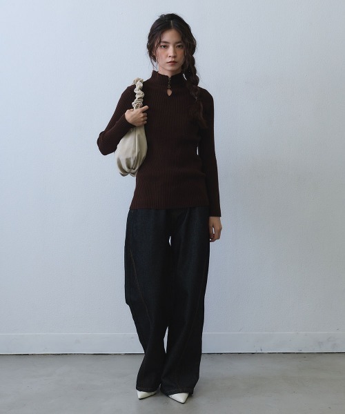 Clum（クルム）の「curved seam wide denim / ウエスト切り替えカーブワイドデニムパンツ（デニムパンツ・レディース・ダークブルー・SMALL/MEDIUM/LARGE）」の10枚目の写真