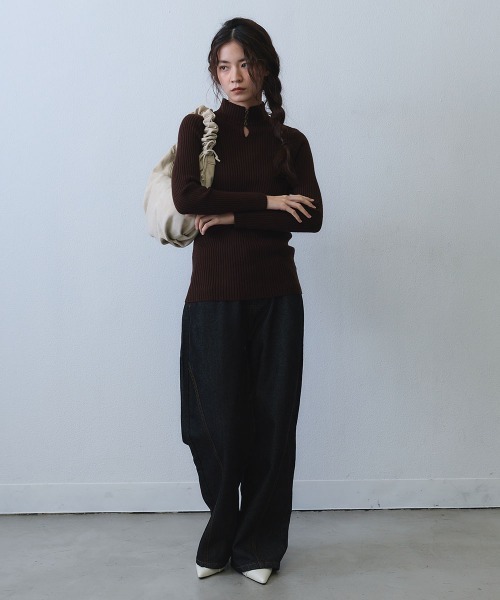 Clum（クルム）の「curved seam wide denim / ウエスト切り替えカーブワイドデニムパンツ（デニムパンツ・レディース・ダークブルー・SMALL/MEDIUM/LARGE）」の12枚目の写真