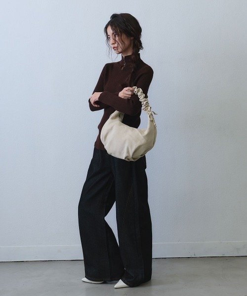 Clum（クルム）の「curved seam wide denim / ウエスト切り替えカーブワイドデニムパンツ（デニムパンツ・レディース・ダークブルー・SMALL/MEDIUM/LARGE）」の14枚目の写真
