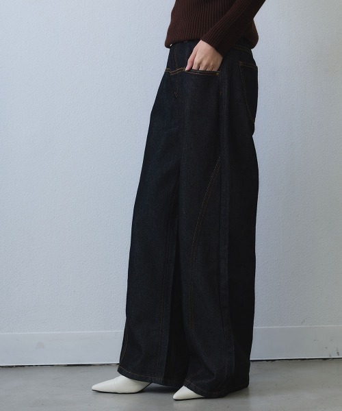 Clum（クルム）の「curved seam wide denim / ウエスト切り替えカーブワイドデニムパンツ（デニムパンツ・レディース・ダークブルー・SMALL/MEDIUM/LARGE）」の5枚目の写真