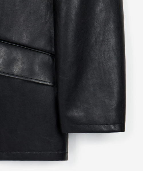 TNGT(ティーエヌジーティー)の「Oversized Faux Leather Car Coat (Black) TNJU6F109BK(ライダースジャケット・レディース・その他・100/110/85/95/105)」の5枚目の写真