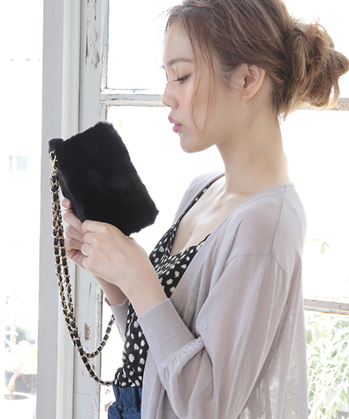 one after another NICE CLAUP(ワンアフターアナザーナイスクラップ)の「ファーi Phoneケース(スマホケース/カバー・レディース・オフホワイト/グレー/ピンク/ブラック・FREE)」の8枚目の写真