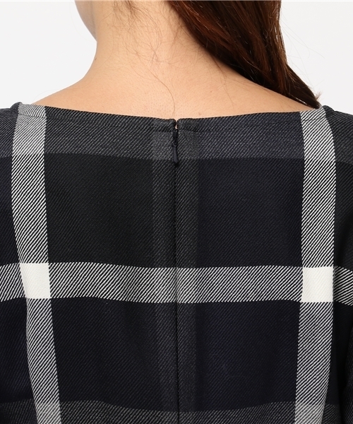 BLUE LABEL CRESTBRIDGE（ブルーレーベルクレストブリッジ）の「クレストブリッジチェック柄　ワンピース（ワンピース・レディース・オフホワイト/ネイビー/レッド・34/36/38）」の9枚目の写真