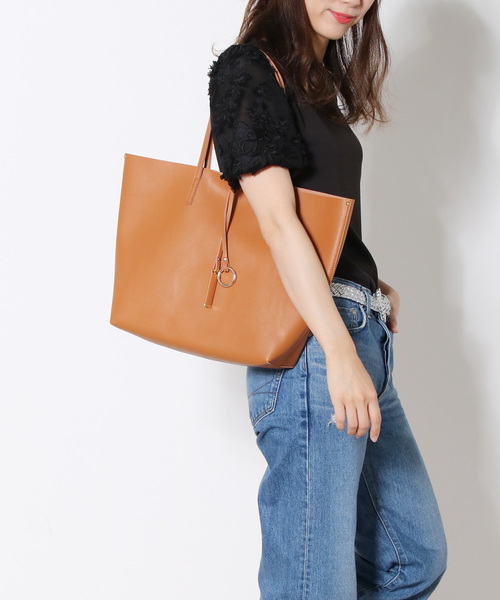 sankyo shokai（サンキョウショウカイ）の「フェイクレザー トートバッグ（トートバッグ・レディース・キャメル/ピンク/ブラック/ピンクベージュ・FREE）」の3枚目の写真