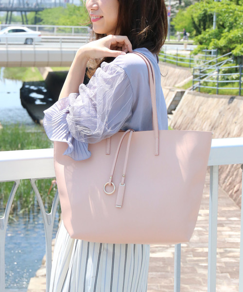 sankyo shokai（サンキョウショウカイ）の「フェイクレザー トートバッグ（トートバッグ・レディース・キャメル/ピンク/ブラック/ピンクベージュ・FREE）」の4枚目の写真