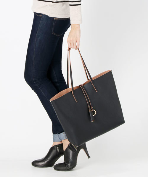 sankyo shokai（サンキョウショウカイ）の「フェイクレザー トートバッグ（トートバッグ・レディース・キャメル/ピンク/ブラック/ピンクベージュ・FREE）」の2枚目の写真