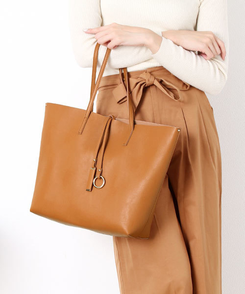 sankyo shokai（サンキョウショウカイ）の「フェイクレザー トートバッグ（トートバッグ・レディース・キャメル/ピンク/ブラック/ピンクベージュ・FREE）」の6枚目の写真