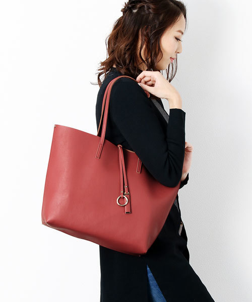 sankyo shokai（サンキョウショウカイ）の「フェイクレザー トートバッグ（トートバッグ・レディース・キャメル/ピンク/ブラック/ピンクベージュ・FREE）」の8枚目の写真