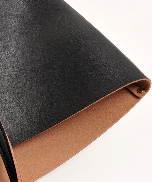 sankyo shokai（サンキョウショウカイ）の「フェイクレザー トートバッグ（トートバッグ・レディース・キャメル/ピンク/ブラック/ピンクベージュ・FREE）」の16枚目の写真