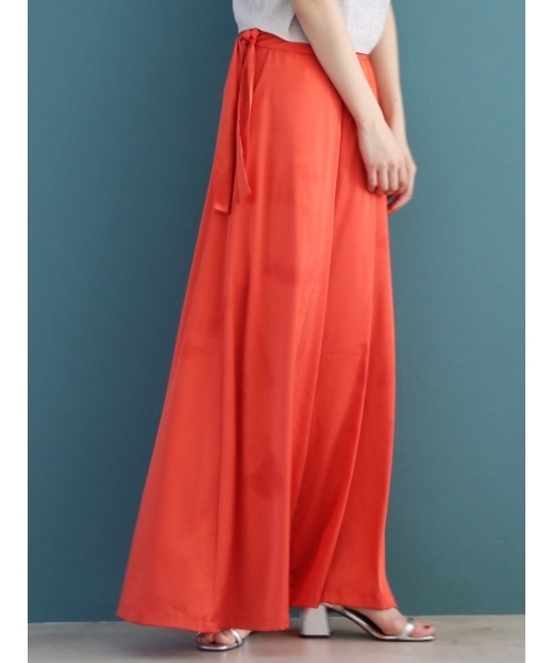 MURUA（ムルーア）の「スーパーワイドサテンパンツ（その他パンツ・レディース・オレンジ/ベージュ/ブラック・2/1）」の3枚目の写真