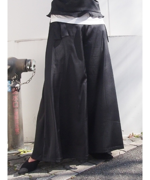 MURUA（ムルーア）の「スーパーワイドサテンパンツ（その他パンツ・レディース・オレンジ/ベージュ/ブラック・2/1）」の2枚目の写真