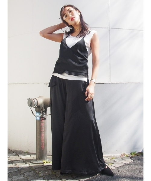 MURUA（ムルーア）の「スーパーワイドサテンパンツ（その他パンツ・レディース・オレンジ/ベージュ/ブラック・2/1）」の4枚目の写真