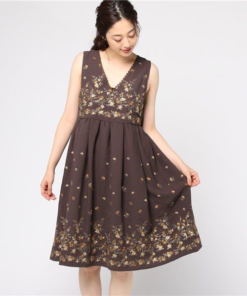 axes femme(アクシーズファム)の「刺繍入りワンピース(ワンピース・レディース・ダークブラウン/モカ/ワイン・MEDIUM)」の10枚目の写真