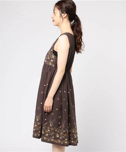 axes femme(アクシーズファム)の「刺繍入りワンピース(ワンピース・レディース・ダークブラウン/モカ/ワイン・MEDIUM)」の4枚目の写真