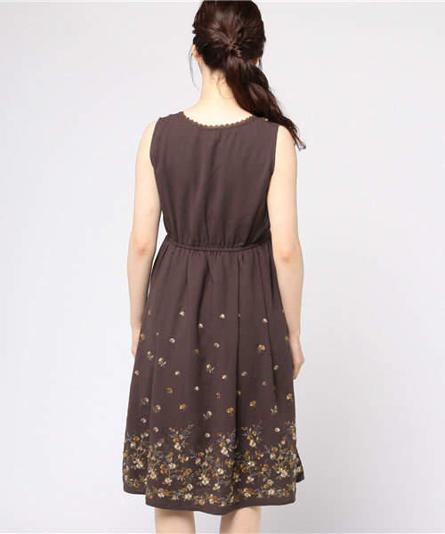 axes femme(アクシーズファム)の「刺繍入りワンピース(ワンピース・レディース・ダークブラウン/モカ/ワイン・MEDIUM)」の5枚目の写真