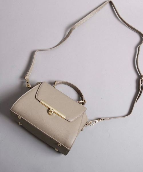 PLAIN CLOTHING（プレーンクロージング）の「フラップ2wayミニハンドバッグ（ショルダーバッグ・レディース・ブラック/キャメル/グレー・FREE）」の3枚目の写真