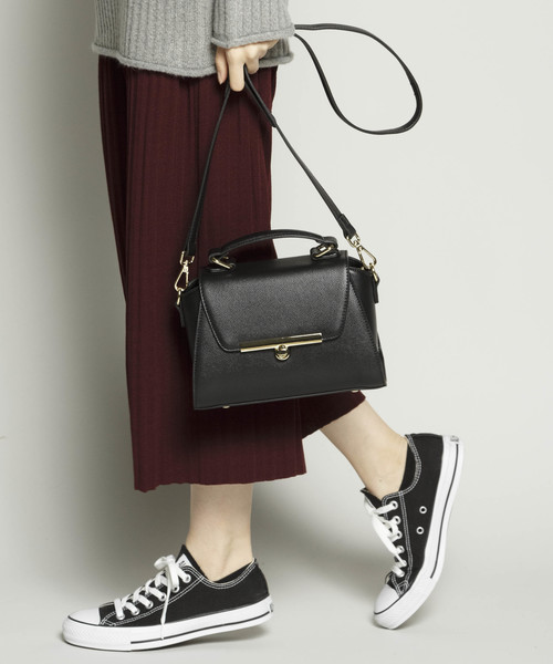 PLAIN CLOTHING（プレーンクロージング）の「フラップ2wayミニハンドバッグ（ショルダーバッグ・レディース・ブラック/キャメル/グレー・FREE）」の2枚目の写真