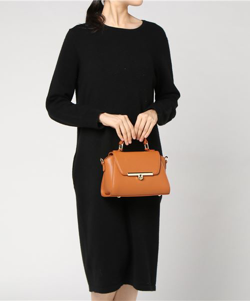 PLAIN CLOTHING（プレーンクロージング）の「フラップ2wayミニハンドバッグ（ショルダーバッグ・レディース・ブラック/キャメル/グレー・FREE）」の6枚目の写真