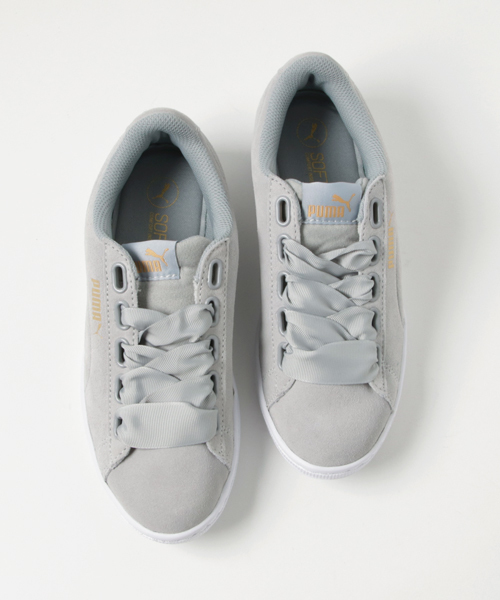 PUMA（プーマ）の「PUMA プーマ ビッキー リボン (WOMEN)（スニーカー・レディース・ブラック/グレー/レッド・22.5cm/23.5cm/24.5cm/25.5cm/23.0cm/24.0cm/25.0cm）」の5枚目の写真