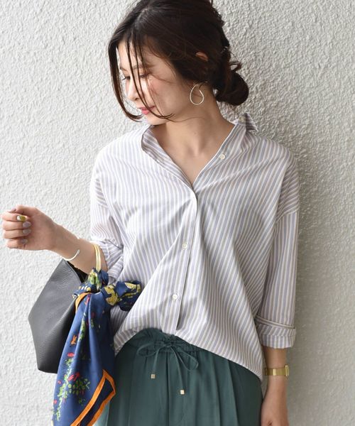 SHIPS(シップス)の「ビッグシャツ◇(シャツ/ブラウス・レディース・ライトホワイト/ベージュ/ラベンダー・ONE SIZE)」の2枚目の写真
