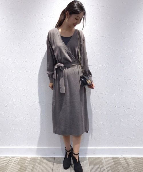 YECCA VECCA（イェッカヴェッカ）の「・カシュクールニットワンピース（ワンピース・レディース・パープル/ブラウン/グレー・FREE）」の2枚目の写真