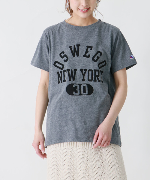 Champion(チャンピオン)の「【Champion】プリントロゴTシャツ(Tシャツ/カットソー・レディース・ホワイト/イエロー/ライトグリーン/ネイビー/ダークグレー/スモークピンク・M)」の3枚目の写真