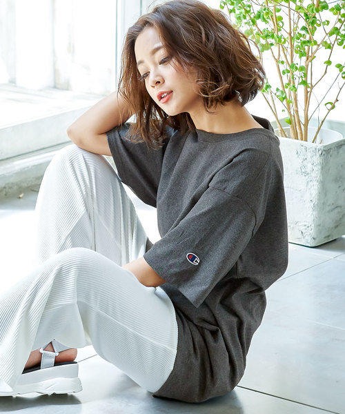 Champion（チャンピオン）の「［Champion］チャンピオン刺繍ロゴ入り半袖Tシャツ（Tシャツ/カットソー・レディース・ホワイト/ブラック/ネイビー/アッシュ/チャコールグレー/レッド系その他・LL/S/M/L）」の3枚目の写真