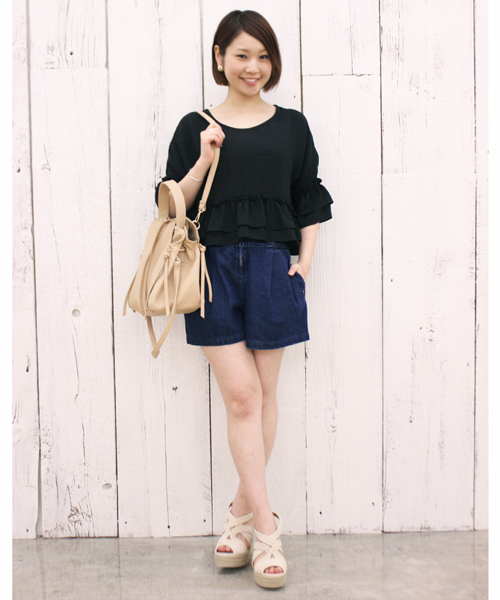 mystic（ミスティック）の「ハイウエストデニムショートパンツ（その他パンツ・レディース・ネイビー/ホワイト/ブルー・2/1）」の2枚目の写真