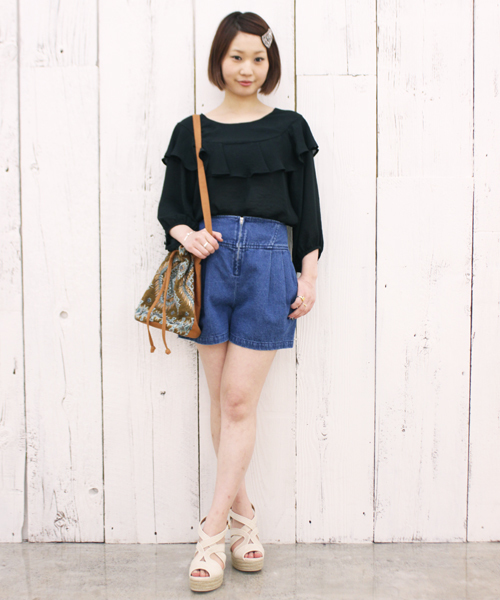 mystic（ミスティック）の「ハイウエストデニムショートパンツ（その他パンツ・レディース・ネイビー/ホワイト/ブルー・2/1）」の3枚目の写真