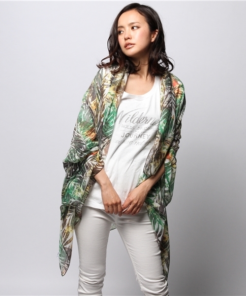 goa（ゴア）の「カラフルリーフ柄ストール×プリントTシャツ SET