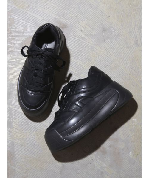 EMODA(エモダ)の「ハイカットバルキーウエッジスニーカー(スニーカー・レディース・ホワイト/ブラック・SMALL/MEDIUM/LARGE)」の1枚目の写真