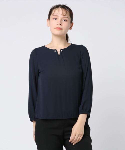 ASTORIA ODIER（アストリアオディール）の「パールピンブラウス（シャツ/ブラウス・レディース・ホワイト/ブラウン/ベージュ/グリーン/ネイビー/パープル・MEDIUM/LARGE）」の5枚目の写真