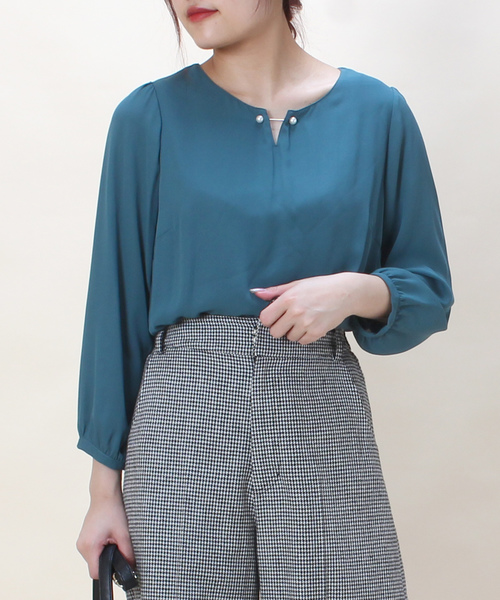 ASTORIA ODIER（アストリアオディール）の「パールピンブラウス（シャツ/ブラウス・レディース・ホワイト/ブラウン/ベージュ/グリーン/ネイビー/パープル・MEDIUM/LARGE）」の11枚目の写真