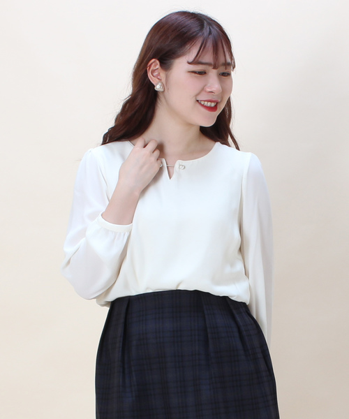 ASTORIA ODIER（アストリアオディール）の「パールピンブラウス（シャツ/ブラウス・レディース・ホワイト/ブラウン/ベージュ/グリーン/ネイビー/パープル・MEDIUM/LARGE）」の15枚目の写真