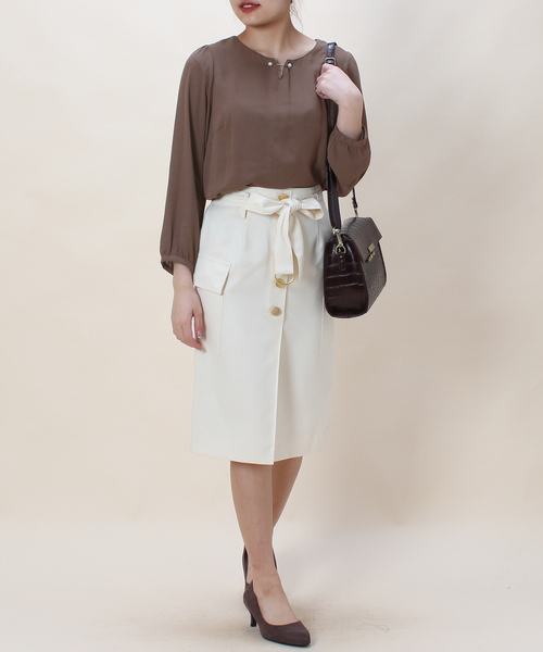 ASTORIA ODIER（アストリアオディール）の「パールピンブラウス（シャツ/ブラウス・レディース・ホワイト/ブラウン/ベージュ/グリーン/ネイビー/パープル・MEDIUM/LARGE）」の16枚目の写真