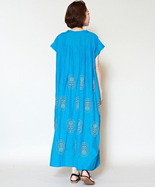 チャイハネ(チャイハネ)の「【チャイハネ】yul バンドカラーフレンチスリーブ刺繍ワンピース(ワンピース・レディース・ブルー/ホワイト・FREE)」の7枚目の写真