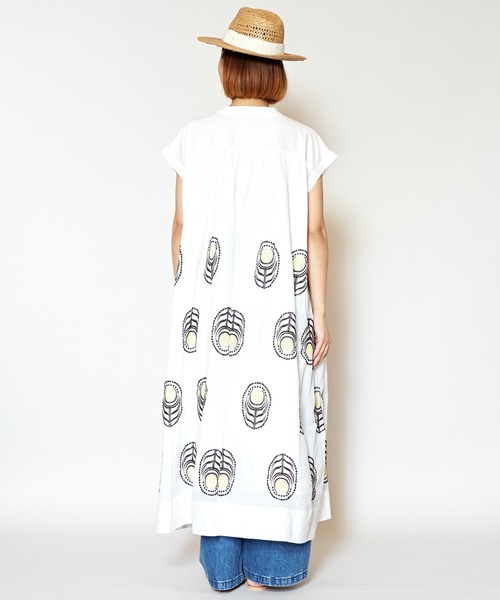 チャイハネ(チャイハネ)の「【チャイハネ】yul バンドカラーフレンチスリーブ刺繍ワンピース(ワンピース・レディース・ブルー/ホワイト・FREE)」の13枚目の写真