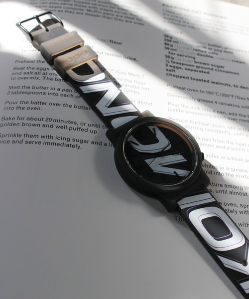 KOMONO.(コモノ)の「「KOMONO / コモノ」腕時計 モノ タグ MONO TAG(アナログ腕時計・レディース・ホワイト×ブルー/ブラック×パープル・FREE)」の7枚目の写真