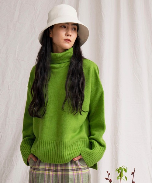 MAISON SPECIAL（メゾンスペシャル）の「エクストラファインメリノウールタートルネックニット【MAISON SPECIAL/メゾンスペシャル】（ニット/セーター・レディース・ブラウン/イエロー/ブルー/グリーン/アイボリー・FREE）」の3枚目の写真