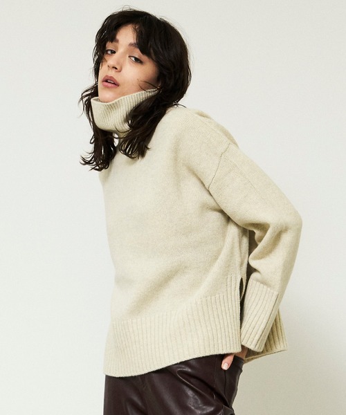MAISON SPECIAL（メゾンスペシャル）の「エクストラファインメリノウールタートルネックニット【MAISON SPECIAL/メゾンスペシャル】（ニット/セーター・レディース・ブラウン/イエロー/ブルー/グリーン/アイボリー・FREE）」の2枚目の写真