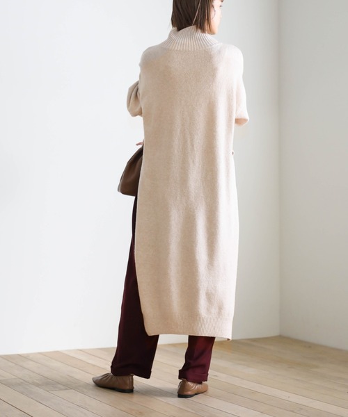 select MOCA(セレクトモカ)の「ハイネックオーバースリットニットワンピース(ワンピース・レディース・アイボリー/モカ/チャコール・FREE)」の7枚目の写真