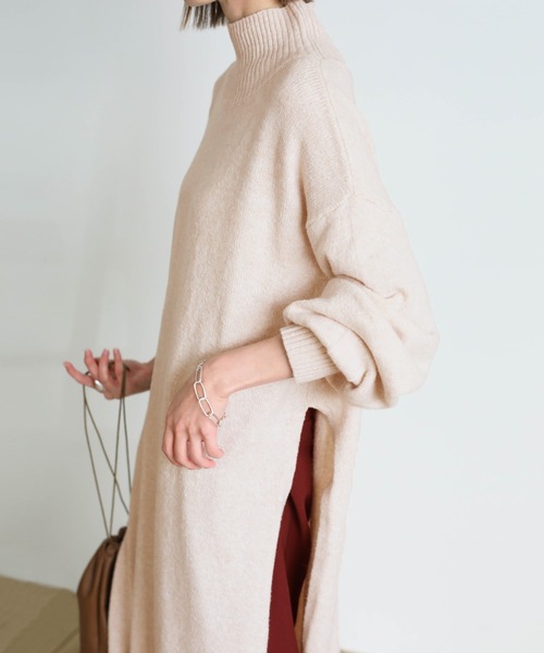 select MOCA(セレクトモカ)の「ハイネックオーバースリットニットワンピース(ワンピース・レディース・アイボリー/モカ/チャコール・FREE)」の8枚目の写真
