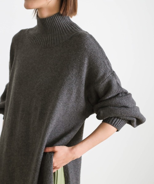 select MOCA(セレクトモカ)の「ハイネックオーバースリットニットワンピース(ワンピース・レディース・アイボリー/モカ/チャコール・FREE)」の11枚目の写真