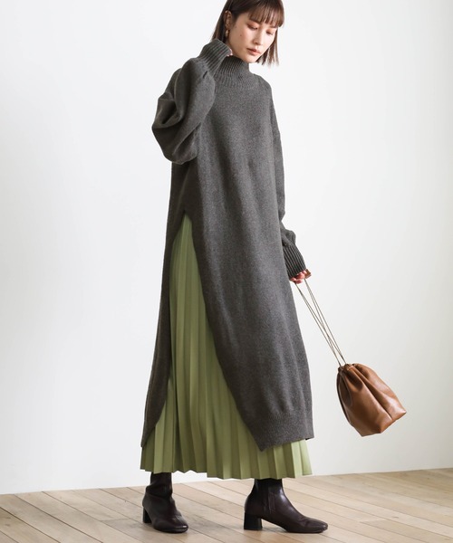 select MOCA(セレクトモカ)の「ハイネックオーバースリットニットワンピース(ワンピース・レディース・アイボリー/モカ/チャコール・FREE)」の10枚目の写真