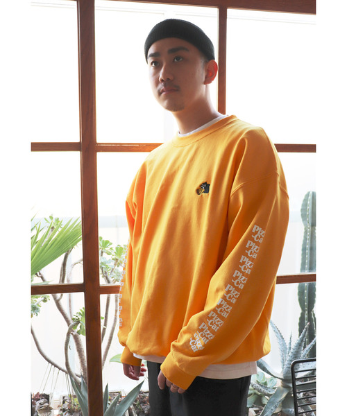 And A（アンドエー）の「AlexanderLeeChang アレキサンダーリーチャン / PIZZA CAT CREW ピザキャットクルーネックスウェット トレーナー バックプリント ワンポイント 刺繍 袖プリント スリーブプリント 猫 ロゴプリント カレッジロゴ ドロップショルダー ワイド ボックス ビッグシルエット / AC012110（スウェット・メンズ・グレー/ネイビー/イエロー・2/3/4）」の15枚目の写真