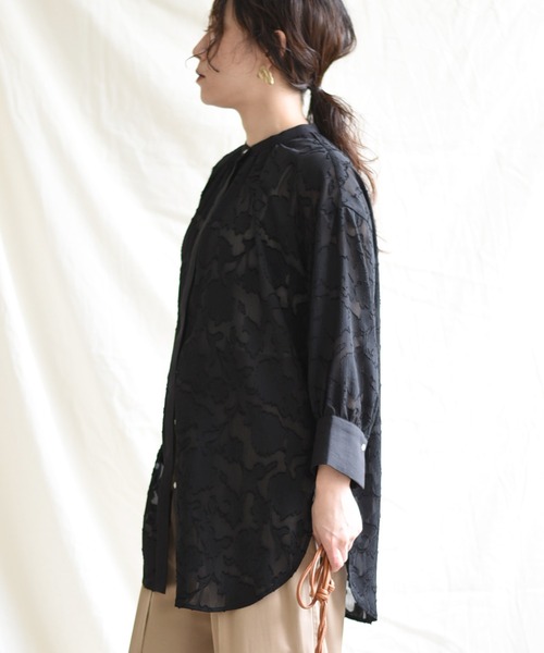 LHELBIE(レルビエ)の「シアージャカードバックリボンシャツ(シャツ/ブラウス・レディース・ベージュ/ブラック/オフホワイト・M)」の6枚目の写真
