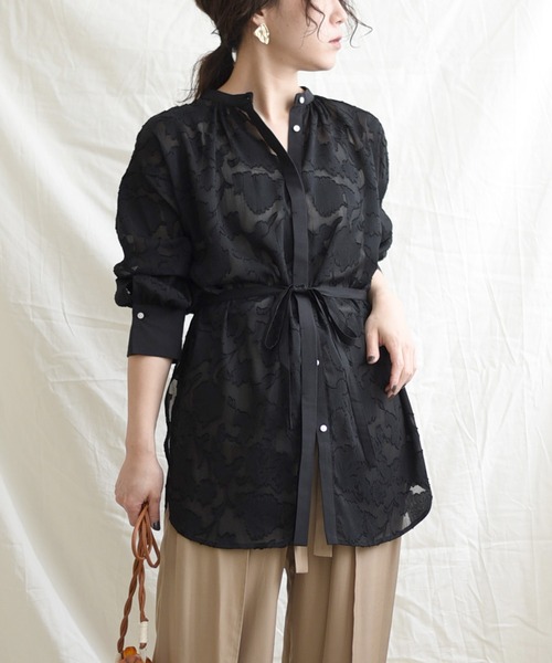 LHELBIE(レルビエ)の「シアージャカードバックリボンシャツ(シャツ/ブラウス・レディース・ベージュ/ブラック/オフホワイト・M)」の8枚目の写真