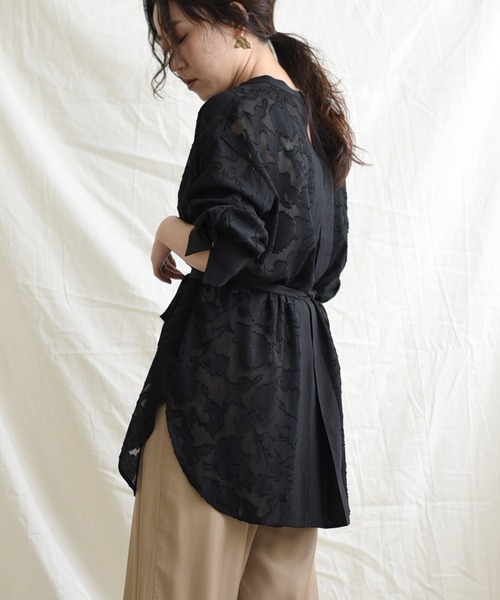 LHELBIE(レルビエ)の「シアージャカードバックリボンシャツ(シャツ/ブラウス・レディース・ベージュ/ブラック/オフホワイト・M)」の10枚目の写真